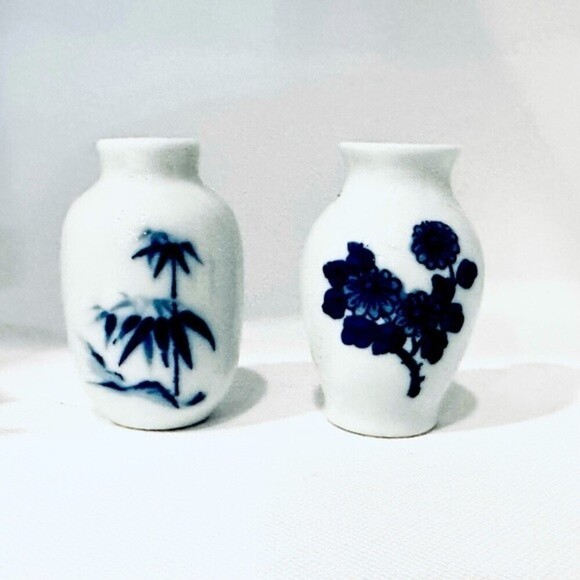 Chinese Porcelain Vases Set of 2‎ Blue & White in a Floral Design - Picture 2 of 8